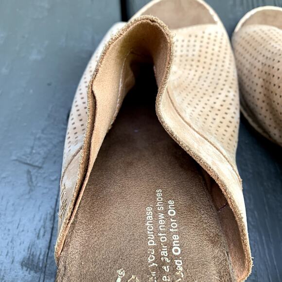 TOMS Sandstorm Tan Perforated Suede Nubuck Majorca Mule Sandal Shoe Peep Toe 8.5 - Picture 8 of 9